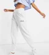 Fila - Hvide oversized joggingbukser med lille logo - Kun hos ASOS