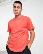 Nike Training - Rød T-shirt i Dri-Fit