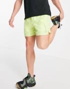 Nike Running - Run Division Challenger - Gule shorts