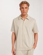 Selected Homme Slhrelaxben Seersucker Ss Jersey Sh Stribede skjorter B...