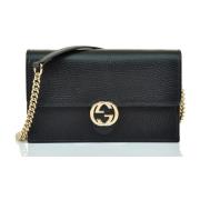 Logo-Buckle Crossbody Taske