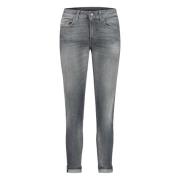 Slim-fit jeans