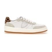 Hvide Sneakers Paris Stil