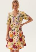 YAS Yasflowering Ss Dress Whisper White Detail:flowers 34