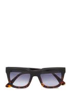 Nancy Accessories Sunglasses D-frame- Wayfarer Sunglasses Black A.Kjær...