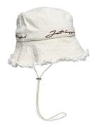 Jet-Lagged Bucket Accessories Headwear Bucket Hats Beige Pica Pica