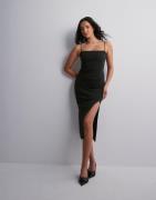 Nelly - Sort - Bodyhugging Slit Dress