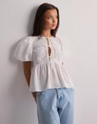 Nelly - Hvid - Bow Puff Sleeve Blouse