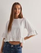 Nelly - Hvid - Lovely Frill Tee