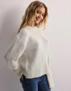 Nelly - Hvid - Straight Fuzzy Knit Sweater