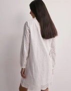 Selected Femme - Hvid - Slftatiana Ls Short Embr Dress Noos
