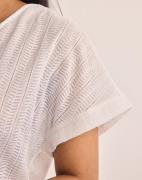 Pieces - Hvid - Pcafie Ss Reversible Lace Top Sww