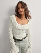 Nelly - Hvid - Stunning Frill Blouse Top