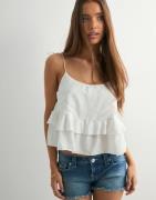 Nelly - Hvid - Volume Flounce Top