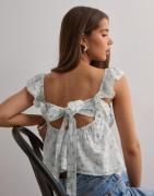 Nelly - Blå - Lace Detail Frill Top