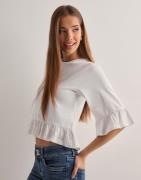 Nelly - Hvid - Lovely Frill Tee