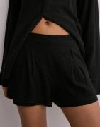 Nelly - Sort - Flowy Linen Shorts