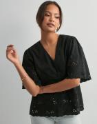 Selected Femme - Sort - Slfdahlia Ss Broderi Shirt Noos