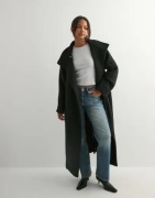 Nelly - Sort - High Collar Belted Coat