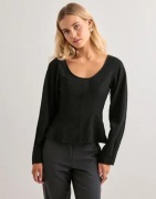 Nelly - Sort - Shaped V-neck Blouse