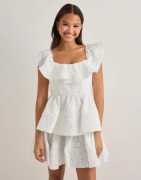 Malina - Hvid - Tracy Off Shoulder Lace Mini Dress