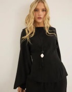 Nelly - Sort - Volume Sleeve Blouse