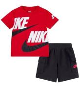 Nike ShortssÃ¦t - T-shirt/Shorts - Sort/University Red